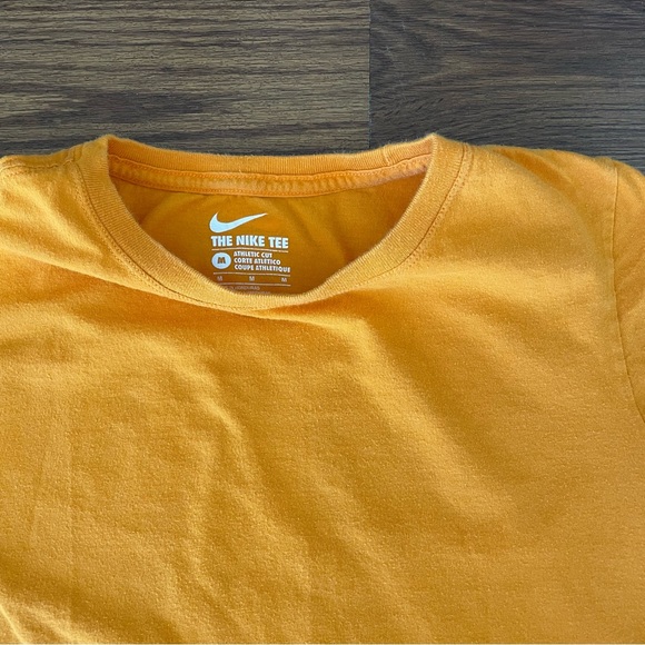 Nike Women’s T-Shirt Top - Picture 2 of 3